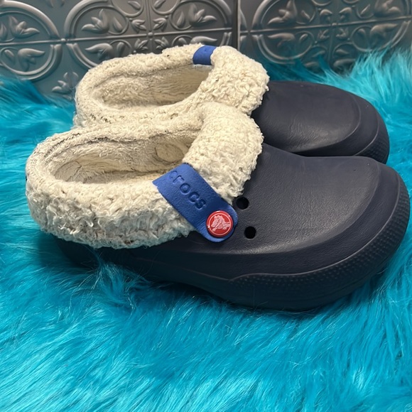 Crocs navy blue size 2 kids has removable liner 2 snaps and velcro at heel - Picture 2 of 9